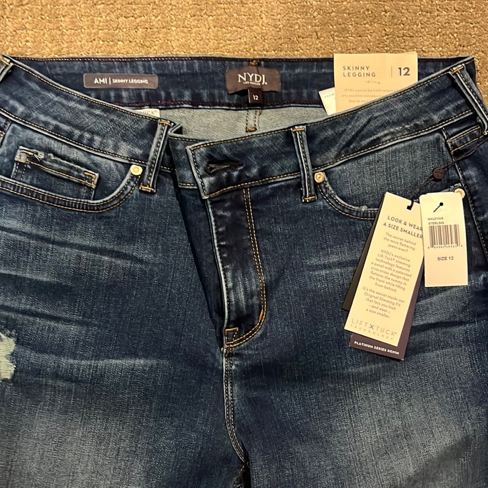 New with tags cute slightly distressed skinny Ami legging- NYDJ